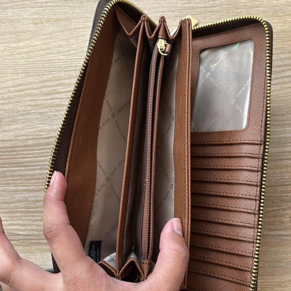 Michael Kors Signature Zip-Around Wallet - Picture 4 of 11